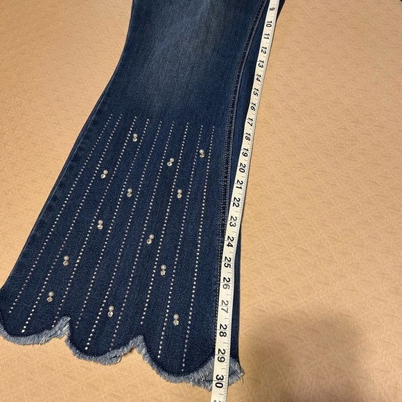 Elegant Dark Blue Flare Jeans with Embellishments - Picture 4 of 4